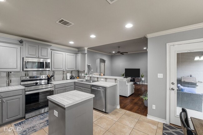 Building Photo - Check Out this 3 bed 2 bath in Benton