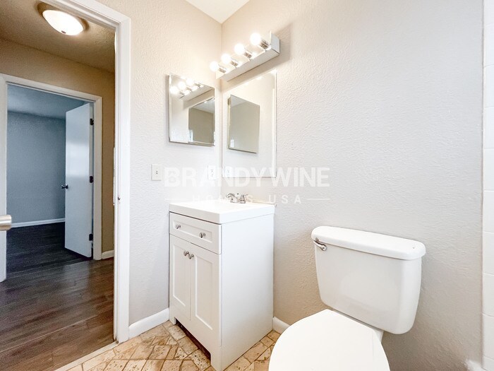 Building Photo - 3639 N Ride Dr