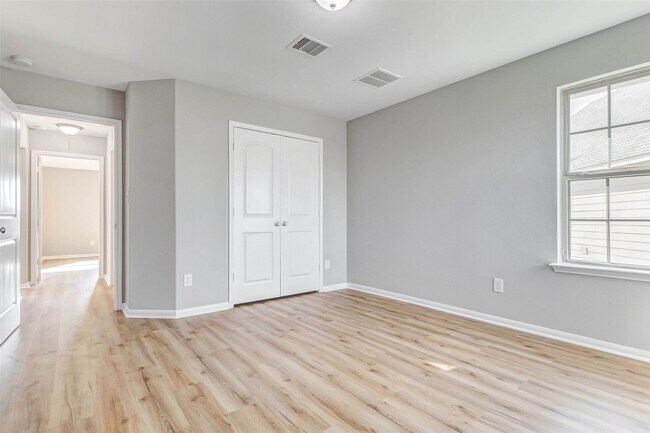 Building Photo - 15010 Golden Summer Ct