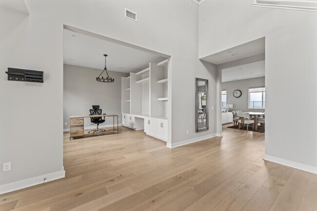 Building Photo - "Spacious Santa Clarita Sanctuary: 4-Bedro...