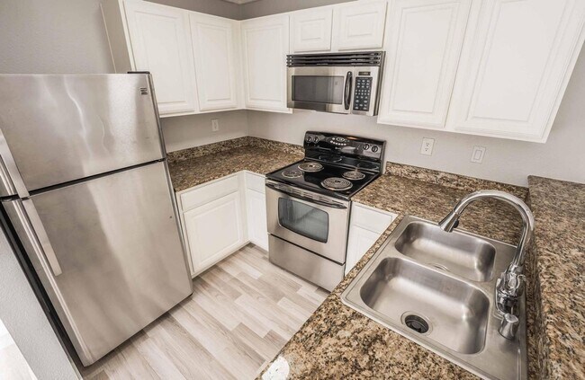 Building Photo - Beautiful 2 bed, 2 bath condo ready to mov...