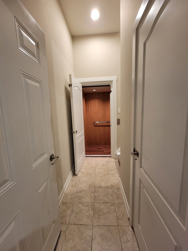 Building Photo - 121B Hagen Dr