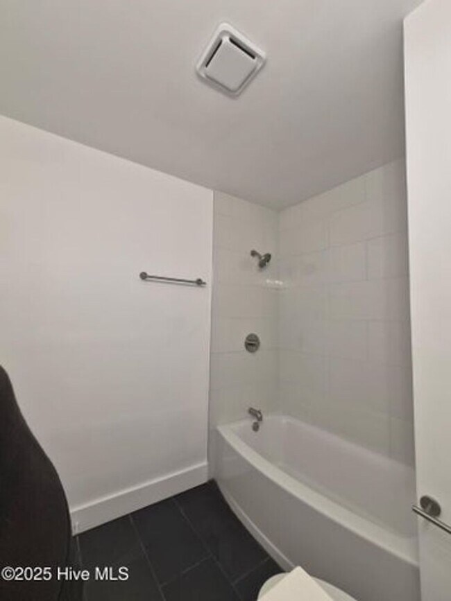 Building Photo - 411 Myrtlewood Cir