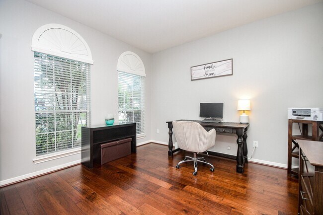 Building Photo - 2114 Thistlerock Ln