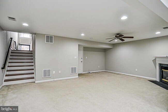 Building Photo - 4654 Hummingbird Ln