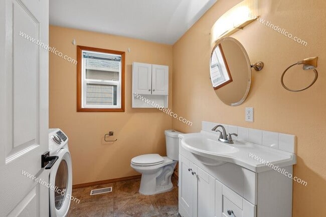 Building Photo - Charming 3-Bedroom Home with Attached Garage & Fenced Yard in North Portland - 1 MONTH FREE!