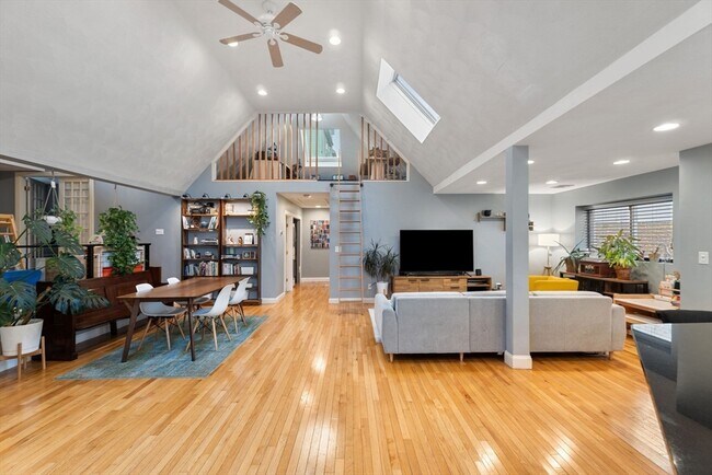 Building Photo - 890 Winthrop Ave