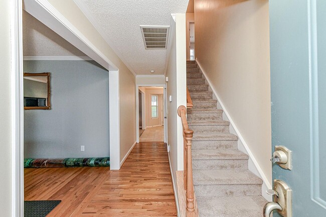 Building Photo - 1411 Deer Spring Ct