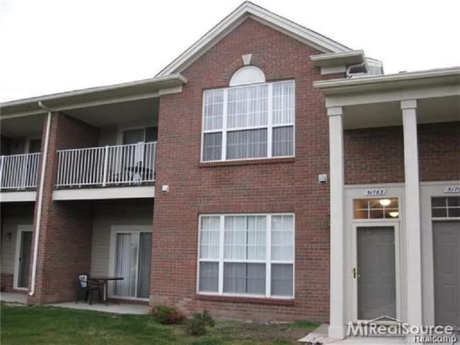 Building Photo - 51761 Adler Park Dr W