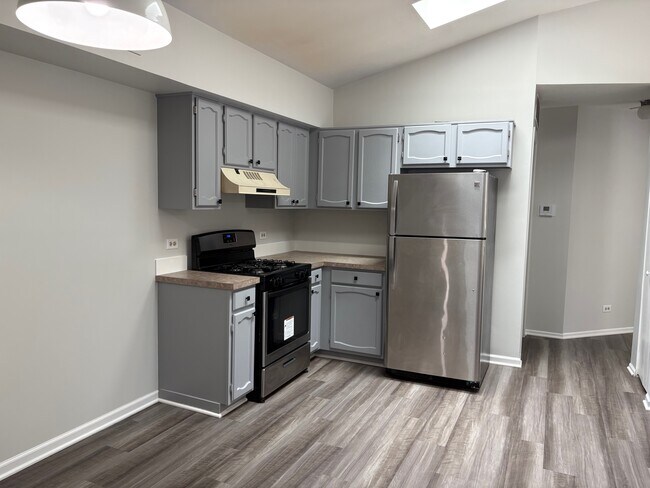 Building Photo - 1521 Commodore Ct