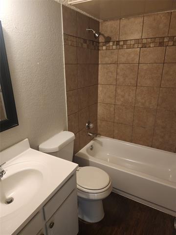 Building Photo - 828 Woodrock Dr