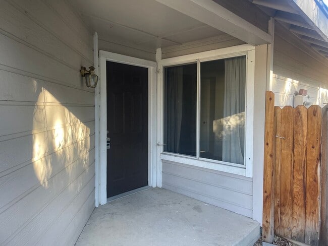 Building Photo - Beautiful Northwest Reno Location!