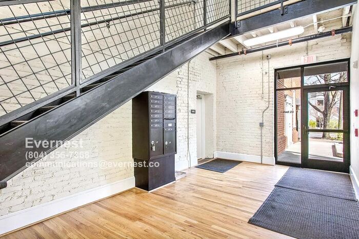 Building Photo - 6 S Harvie St