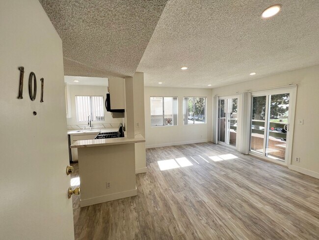 Interior Photo - can372