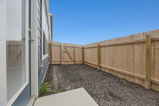 Building Photo - 12809 Village Spun Plz