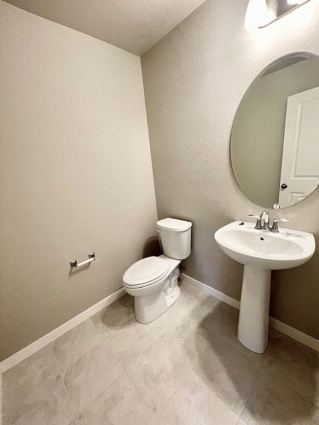 Building Photo - NEWER CONSTRUCTION 4 BEDROOM HOME LOCATED in the NOOK at Shilo Ranch