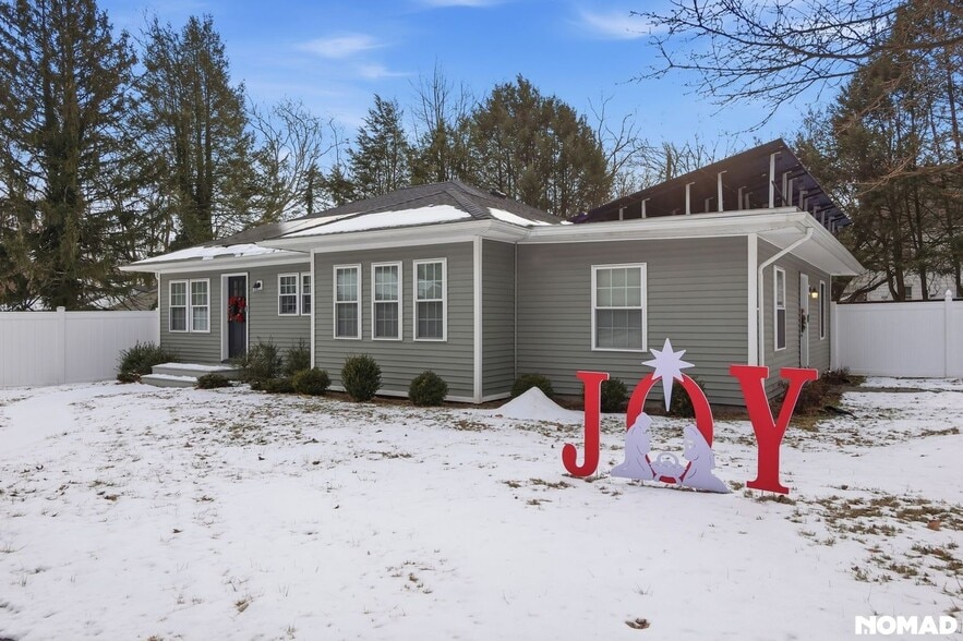 Building Photo - 12 Fetherman St