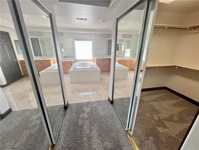 Building Photo - 604 Celso Ct