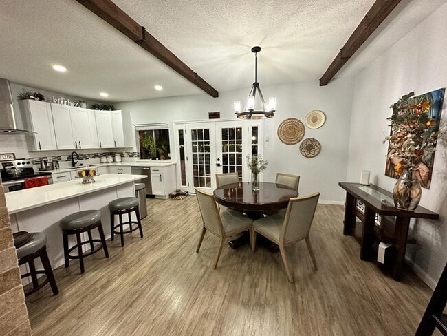 Building Photo - 840 Threadneedle St