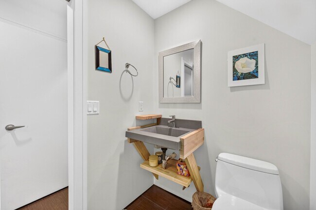 Building Photo - 3625 Woodside Dr