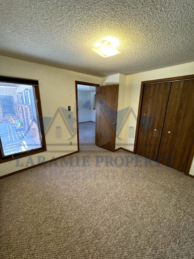 Building Photo - 2 Bedroom 1 Bathroom Apartment