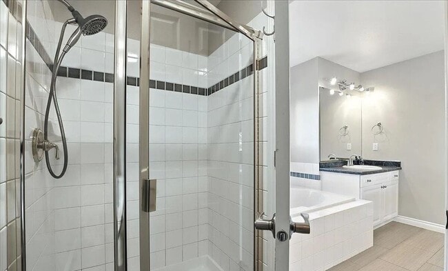 Building Photo - 15904 Noble Point Dr