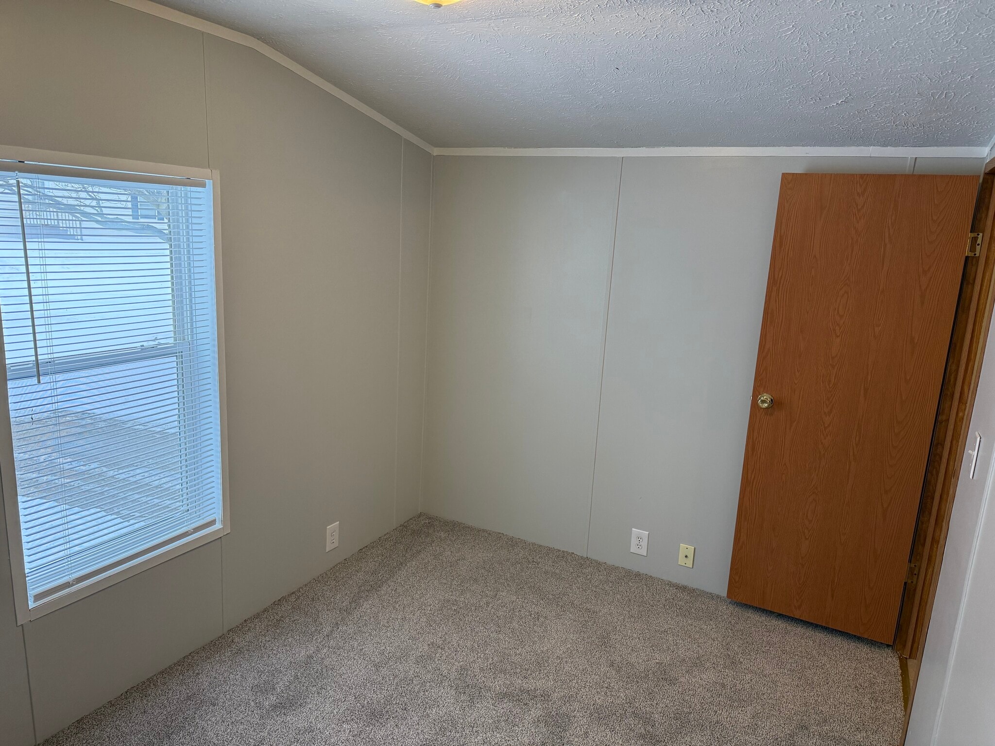 Building Photo - 13 James River Blvd