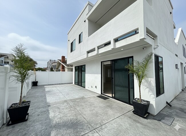 Building Photo - Oxnard Shores: Huge Rooftop Deck w/Ocean Views!