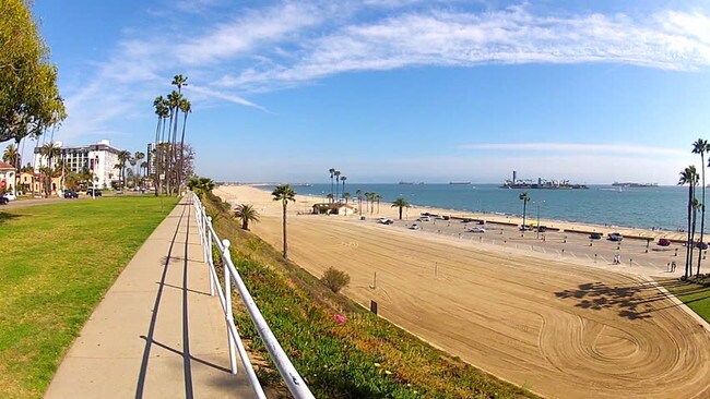 Building Photo - 3046 E Vista St