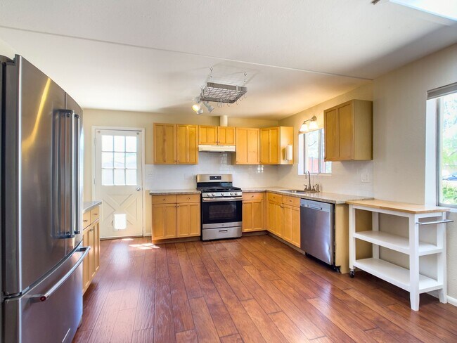 Building Photo - 1913 E El Parque Dr