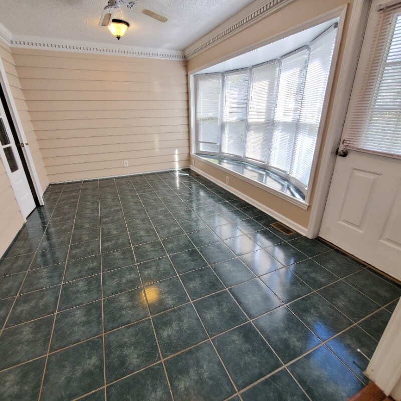 Building Photo - 700 E Holston Ave