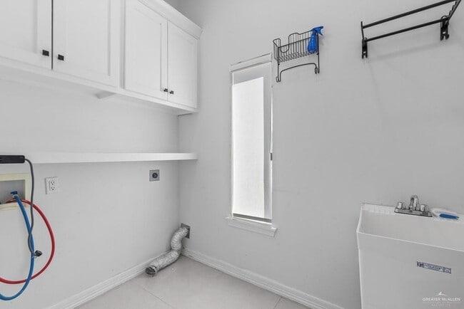 Building Photo - 16 Hana Dr