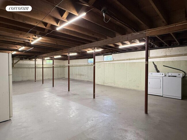 Building Photo - 3220 Delmar Dr