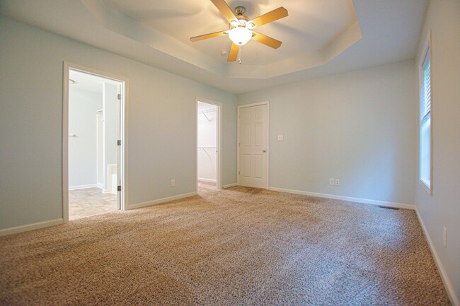 Building Photo - Pet Friendly Three Bedroom!