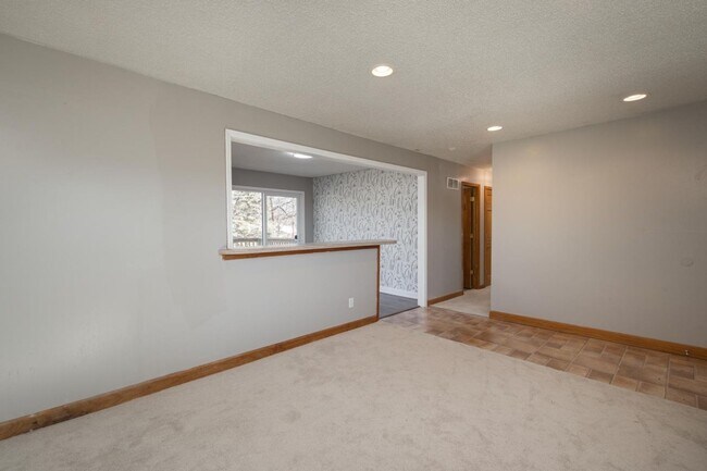 Building Photo - 122 Willa Ln