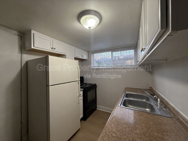 Building Photo - 1952 Oswego St