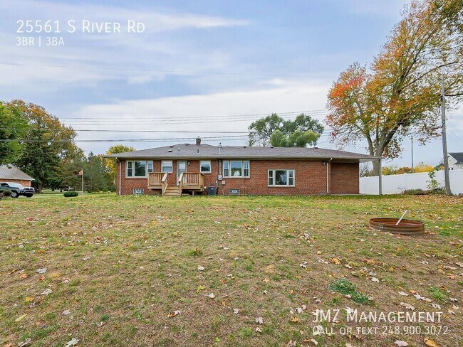 Building Photo - 25561 S River Rd