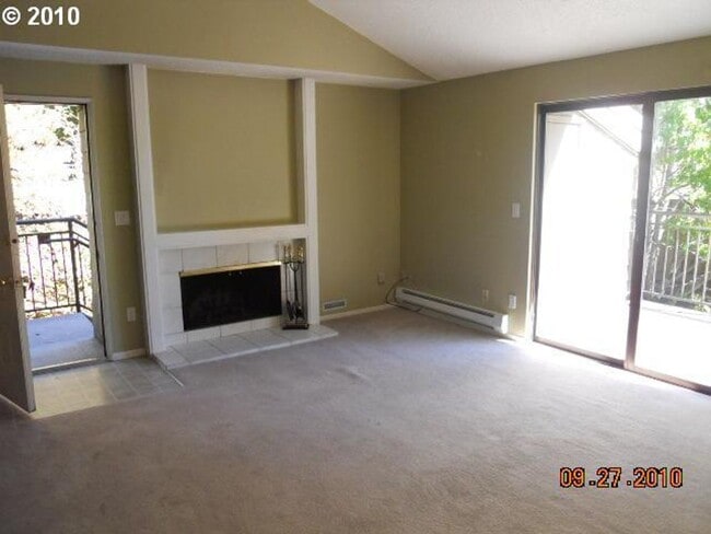 Building Photo - 44 Crestfield Ct