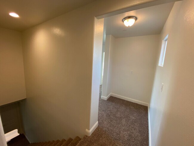 Building Photo - Beautiful 2 Story Home in Gated Avalon Com...