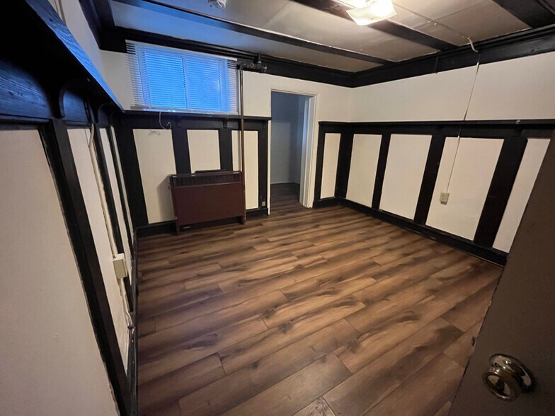 Building Photo - 149 E Gilman St