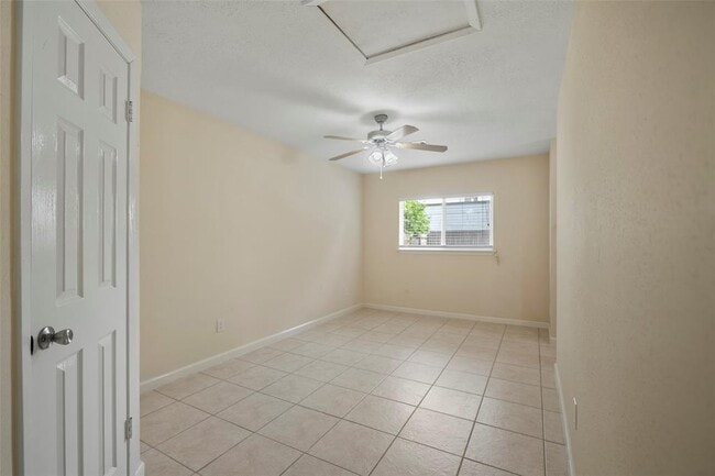Building Photo - 12718 Summer Mill Dr