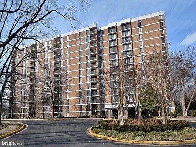 Building Photo - 2311 Pimmit Dr