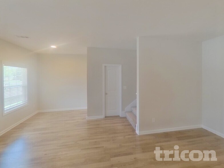 Building Photo - 4210 Effie Seward Dr