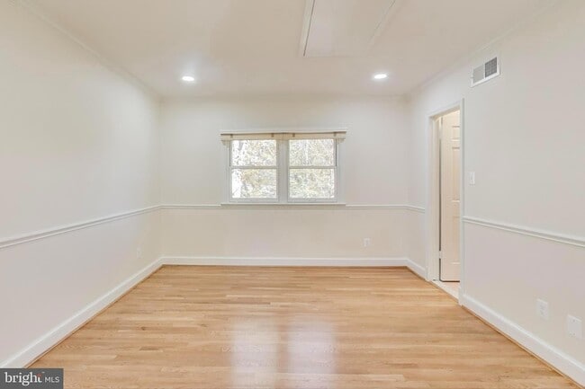 Building Photo - 4001 N Ridgeview Rd