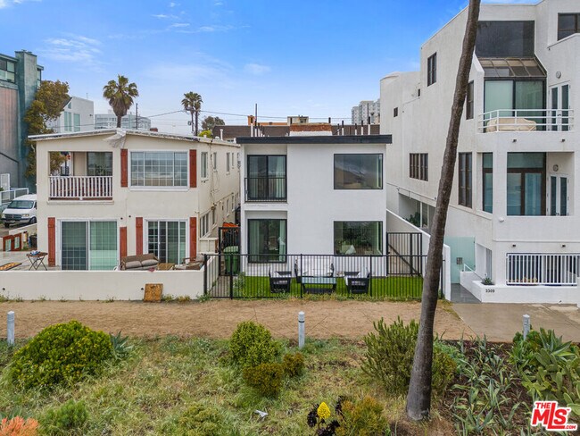 Building Photo - 3305 Ocean Front Walk