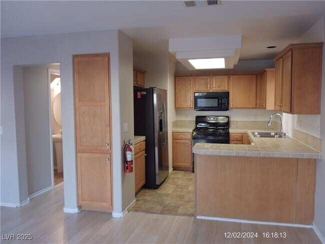 Building Photo - 7560 Mission Palm St