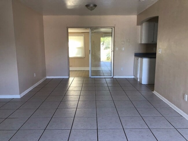 Building Photo - 3 Bed 1 Bath Home | Pet Friendly | Carport...
