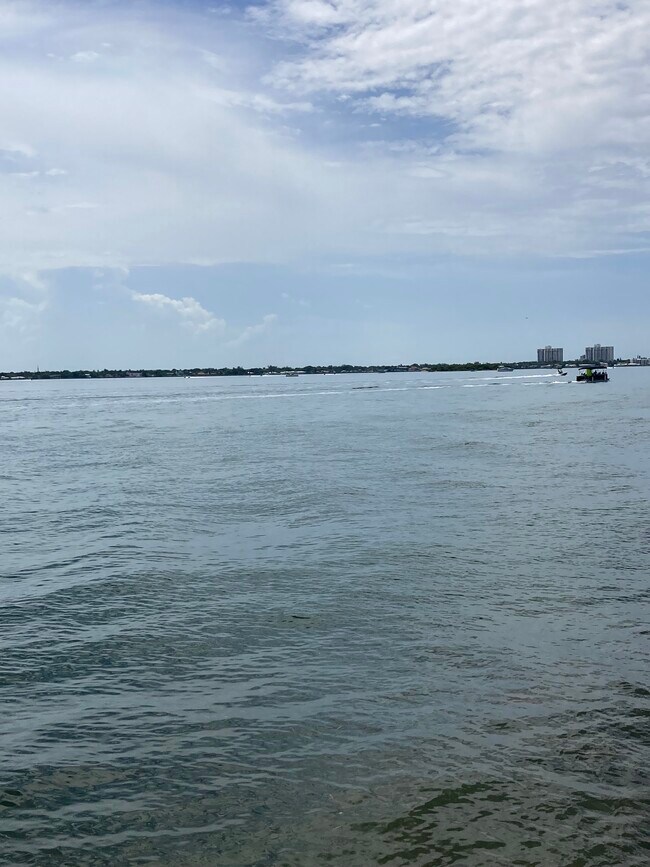 Building Photo - 2170 Bay Dr