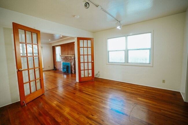 Building Photo - 1911 H St