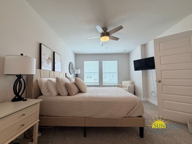 Building Photo - Stunning 3 Bedroom Townhouse in Brittany Oaks!